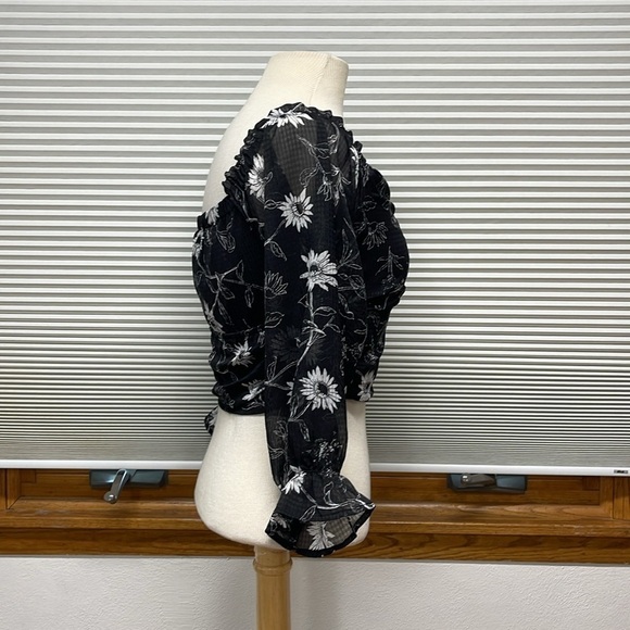 Leith Black Floral Print Sweatheart Neckline Cropped Top Size Medium - Picture 4 of 8